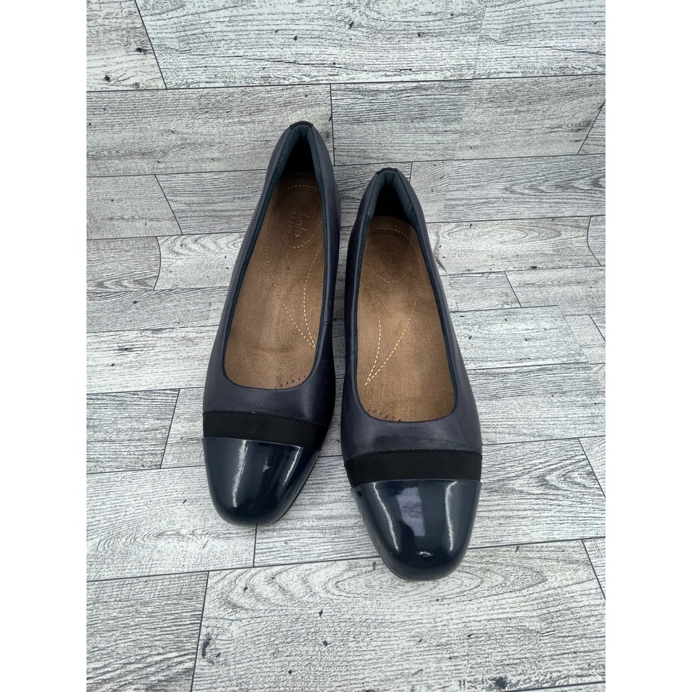 Clarks Artisan Navy Blue Leather Patent Cap Toe Low Block Heel Pumps Women Sz 7M